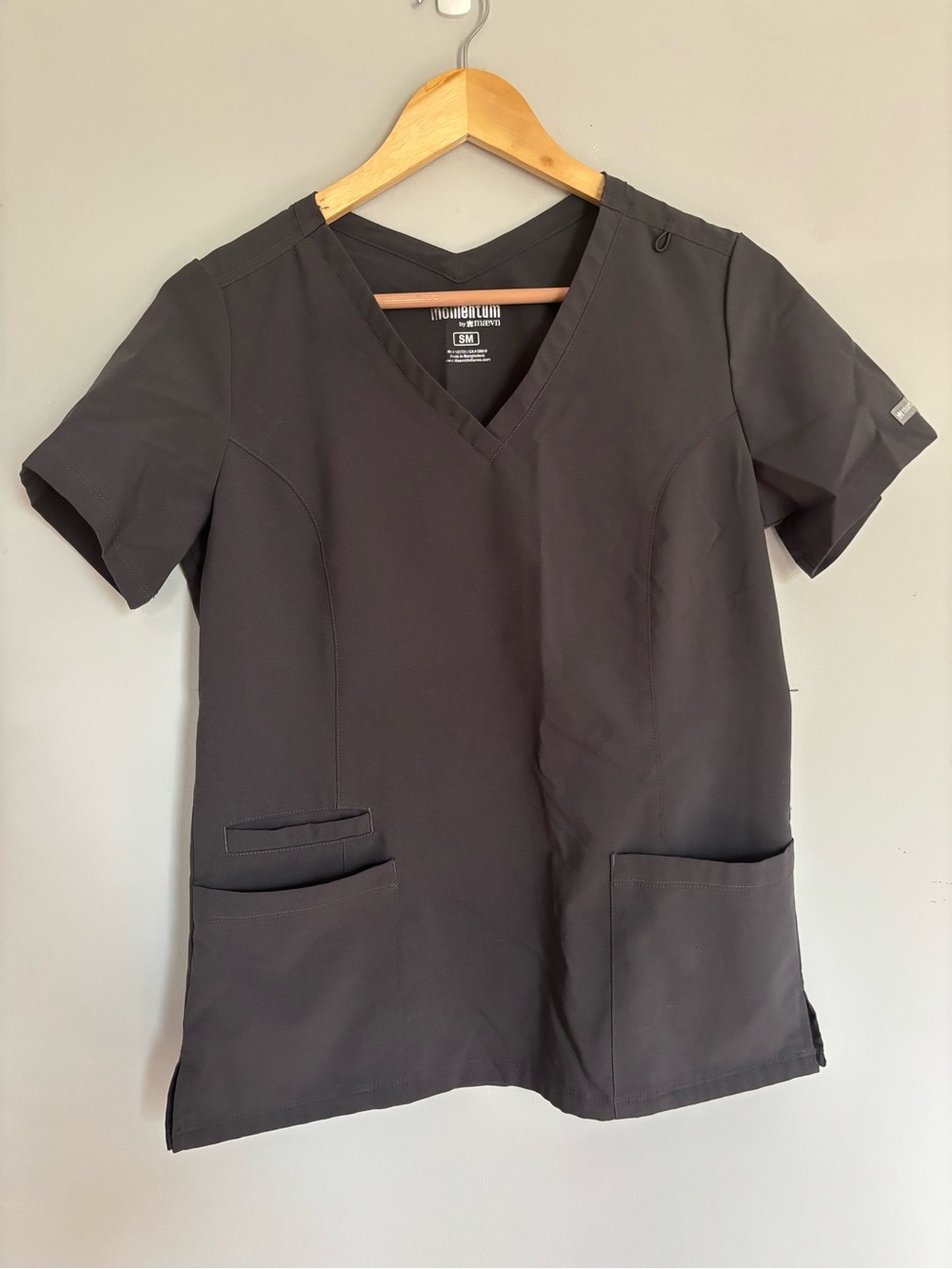 Momentum by Maevn Dark Gray Short Sleeve Scrub Top Size Small